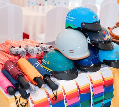 QUÀ TẶNG PHÚ QUÝ ĐỒNG HÀNH VỚI VAI TRÒ NHÀ TÀI TRỢ KIM CƯƠNG TẠI SỰ KIỆN BNI BTN