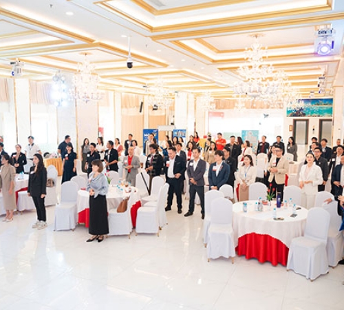 QUÀ TẶNG PHÚ QUÝ ĐỒNG HÀNH VỚI VAI TRÒ NHÀ TÀI TRỢ KIM CƯƠNG TẠI SỰ KIỆN BNI BTN