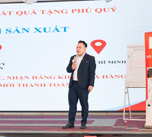 QUÀ TẶNG PHÚ QUÝ ĐỒNG HÀNH VỚI VAI TRÒ NHÀ TÀI TRỢ KIM CƯƠNG TẠI SỰ KIỆN BNI BTN