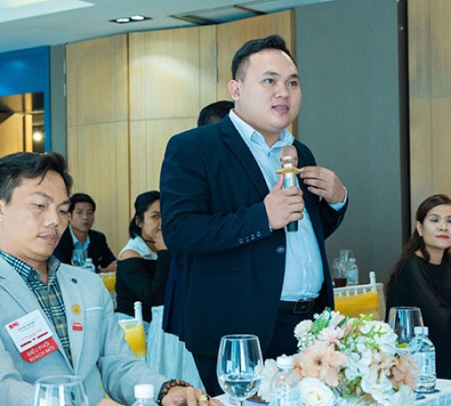 QUÀ TẶNG PHÚ QUÝ THAM GIA BNI CRYSTAL LEADERSHIP TEAM TRAINING 2026
