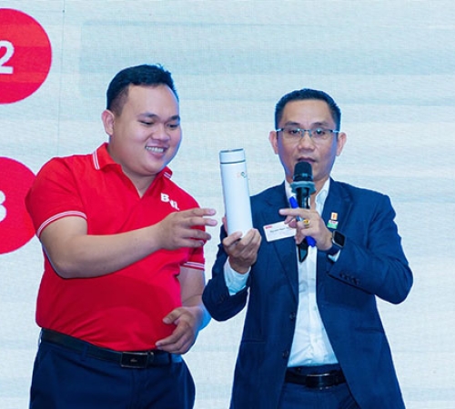QUÀ TẶNG PHÚ QUÝ THAM GIA BNI CRYSTAL LEADERSHIP TEAM TRAINING 2026