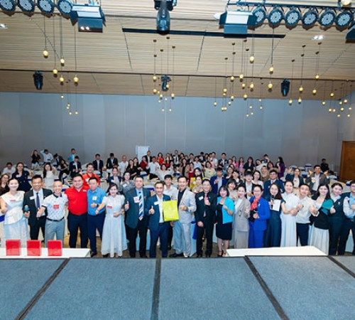QUÀ TẶNG PHÚ QUÝ THAM GIA BNI CRYSTAL LEADERSHIP TEAM TRAINING 2026
