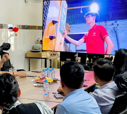 QUÀ TẶNG PHÚ QUÝ ĐÓN TIẾP ĐOÀN HỘI DOANH NHÂN TRẺ TỈNH GIA LAI ĐẾN THĂM VÀ KẾT NỐI DOANH NGHIỆP