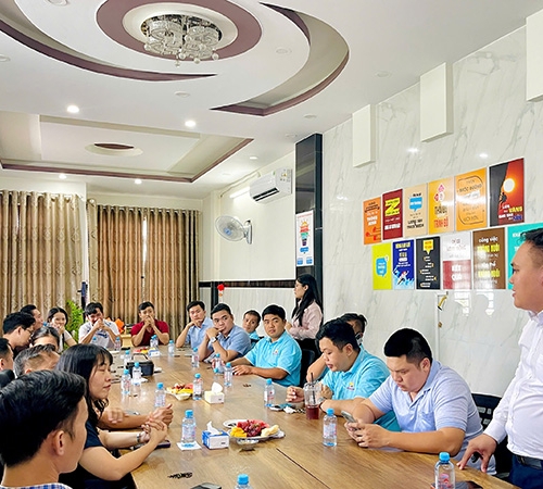 QUÀ TẶNG PHÚ QUÝ ĐÓN TIẾP ĐOÀN HỘI DOANH NHÂN TRẺ TỈNH GIA LAI ĐẾN THĂM VÀ KẾT NỐI DOANH NGHIỆP