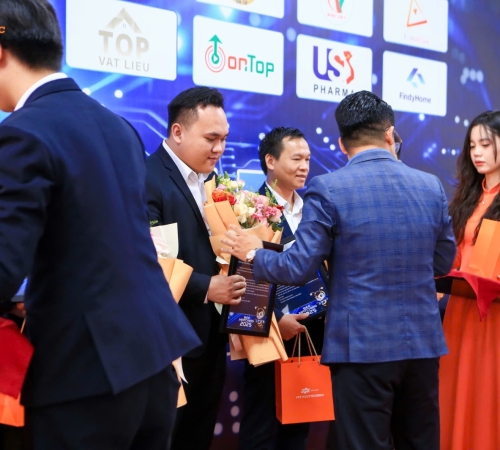 HỢP TÁC – PHÁT TRIỂN DÀI LÂU GIỮA QUÀ TẶNG PHÚ QUÝ CÙNG TRƯỜNG CAO ĐẲNG FPT