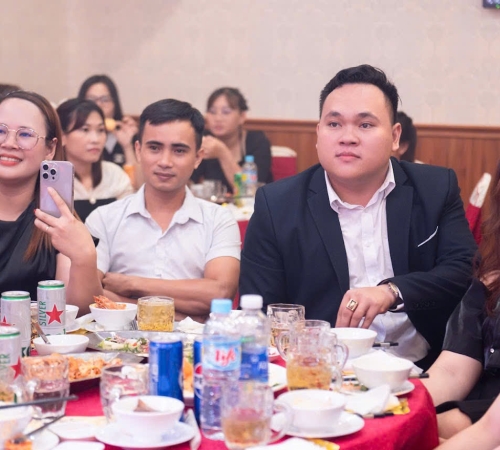 QUÀ TẶNG PHÚ QUÝ TỔNG KẾT QUÝ 1/2025: TỰ HÀO HÀNH TRÌNH – SẴN SÀNG BỨT PHÁ