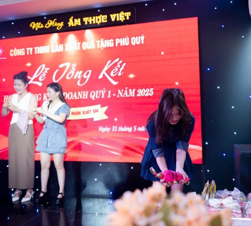 QUÀ TẶNG PHÚ QUÝ TỔNG KẾT QUÝ 1/2025: TỰ HÀO HÀNH TRÌNH – SẴN SÀNG BỨT PHÁ