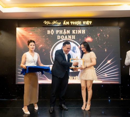 QUÀ TẶNG PHÚ QUÝ TỔNG KẾT QUÝ 1/2025: TỰ HÀO HÀNH TRÌNH – SẴN SÀNG BỨT PHÁ