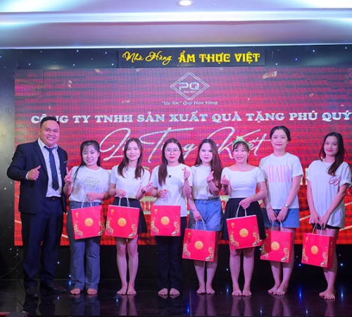 PHÚ QUÝ TẶNG QUÀ TRUNG THU - LAN TOẢ YÊU THƯƠNG VÀ GẮN KẾT NỘI BỘ