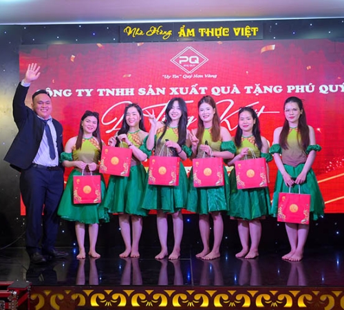 PHÚ QUÝ TẶNG QUÀ TRUNG THU - LAN TOẢ YÊU THƯƠNG VÀ GẮN KẾT NỘI BỘ