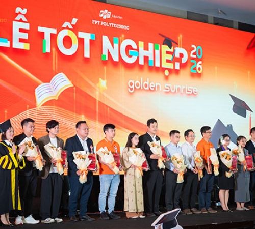 QUÀ TẶNG PHÚ QUÝ THAM GIA LỄ TỐT NGHIỆP CỦA TRƯỜNG FPT POLYTECHNIC QUY NHƠN