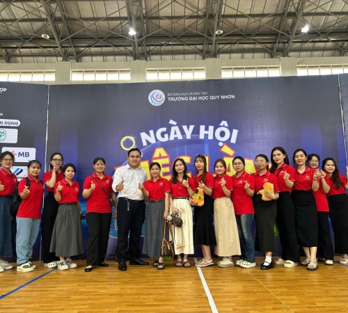 QUÀ TẶNG PHÚ QUÝ GHI DẤU ẤN TẠI NGÀY HỘI VIỆC LÀM – QNU’S JOB FAIR 2025 – KHẲNG ĐỊNH UY TÍN VÀ GẮN KẾT VỚI SINH VIÊN