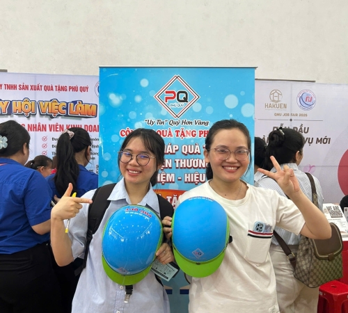 QUÀ TẶNG PHÚ QUÝ GHI DẤU ẤN TẠI NGÀY HỘI VIỆC LÀM – QNU’S JOB FAIR 2025 – KHẲNG ĐỊNH UY TÍN VÀ GẮN KẾT VỚI SINH VIÊN