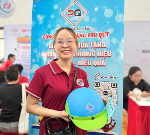 QUÀ TẶNG PHÚ QUÝ GHI DẤU ẤN TẠI NGÀY HỘI VIỆC LÀM – QNU’S JOB FAIR 2025 – KHẲNG ĐỊNH UY TÍN VÀ GẮN KẾT VỚI SINH VIÊN