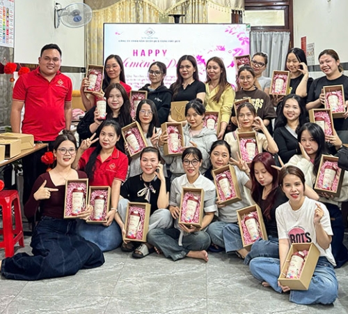QUÀ TẶNG PHÚ QUÝ CHÚC MỪNG NGÀY QUỐC TẾ PHỤ NỮ 8/3