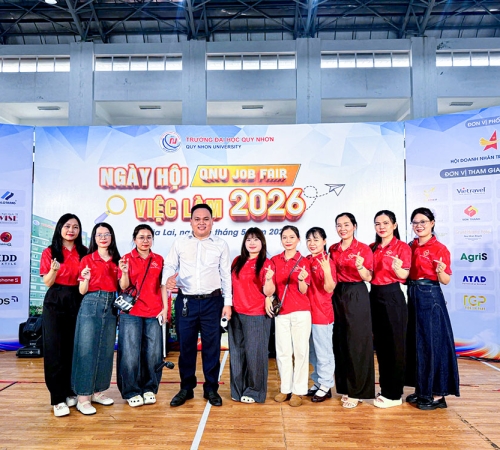QUÀ TẶNG PHÚ QUÝ THAM GIA NGÀY HỘI VIỆC LÀM TẠI TRƯỜNG ĐẠI HỌC QUY NHƠN
