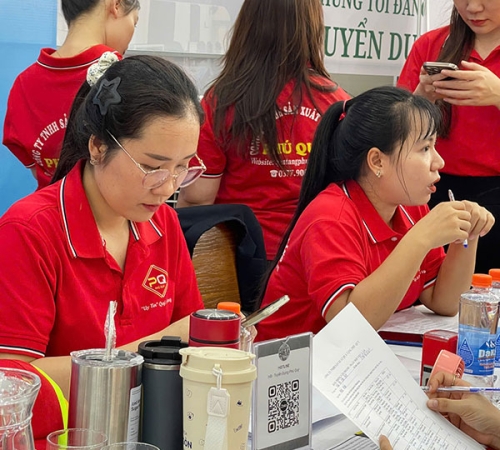 QUÀ TẶNG PHÚ QUÝ THAM GIA NGÀY HỘI VIỆC LÀM TẠI TRƯỜNG ĐẠI HỌC QUY NHƠN