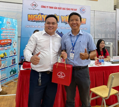 QUÀ TẶNG PHÚ QUÝ THAM GIA NGÀY HỘI VIỆC LÀM TẠI TRƯỜNG ĐẠI HỌC QUY NHƠN