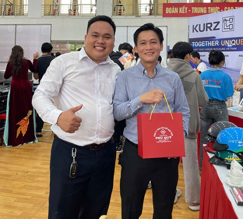QUÀ TẶNG PHÚ QUÝ THAM GIA NGÀY HỘI VIỆC LÀM TẠI TRƯỜNG ĐẠI HỌC QUY NHƠN