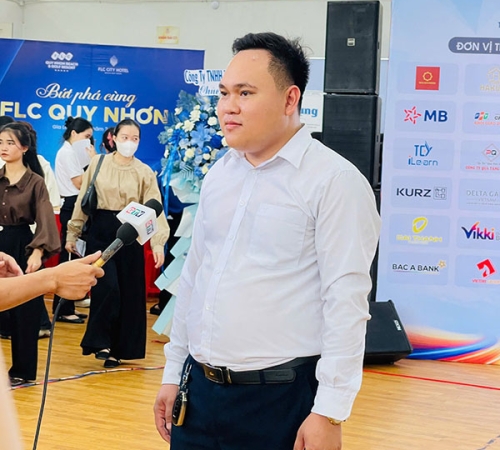 QUÀ TẶNG PHÚ QUÝ THAM GIA NGÀY HỘI VIỆC LÀM TẠI TRƯỜNG ĐẠI HỌC QUY NHƠN