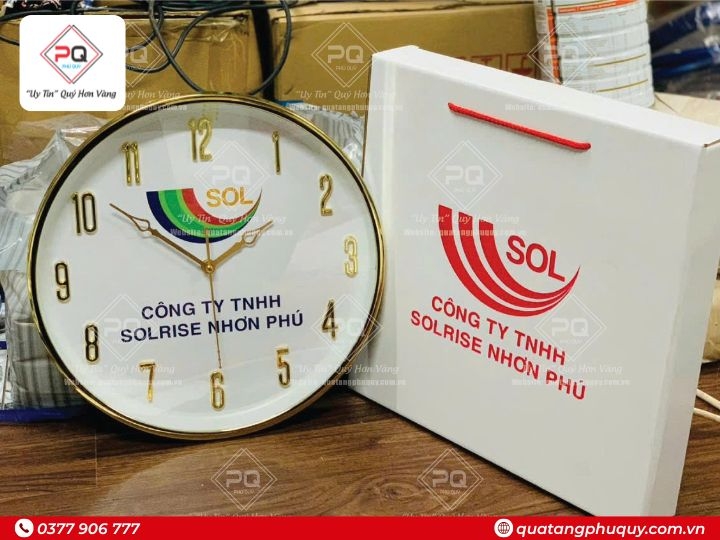 ĐỒNG HỒ TREO TƯỜNG IN LOGO VIỀN XI VÀNG 12 SỐ NỔI 35CM