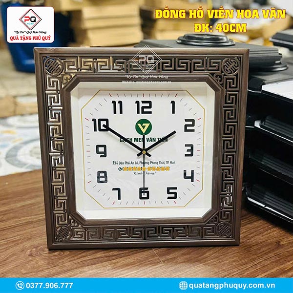 Đồng hồ viền hoa văn Đồng hồ viền hoa văn