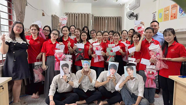 Tập thể Phú Quý mừng ngày Phụ nữ Việt Nam 20/10 Tập thể Phú Quý mừng ngày Phụ nữ Việt Nam 20/10