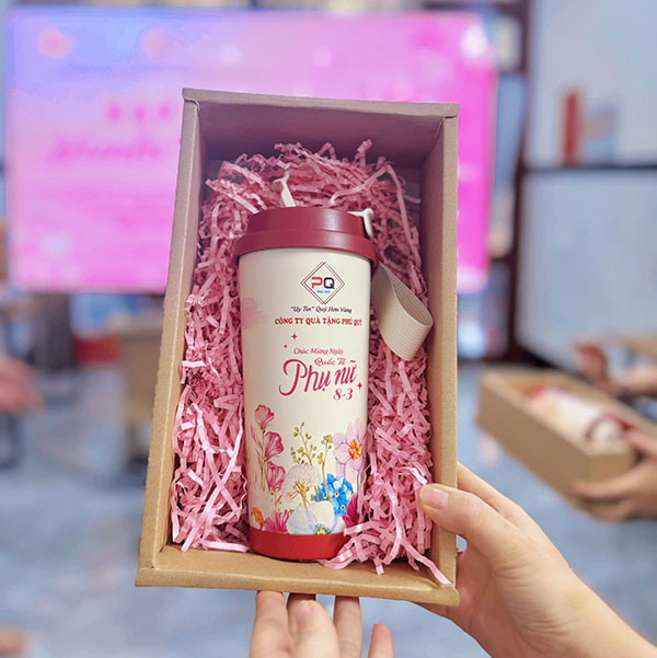 Quà tặng 8/3 công ty Phú Quý