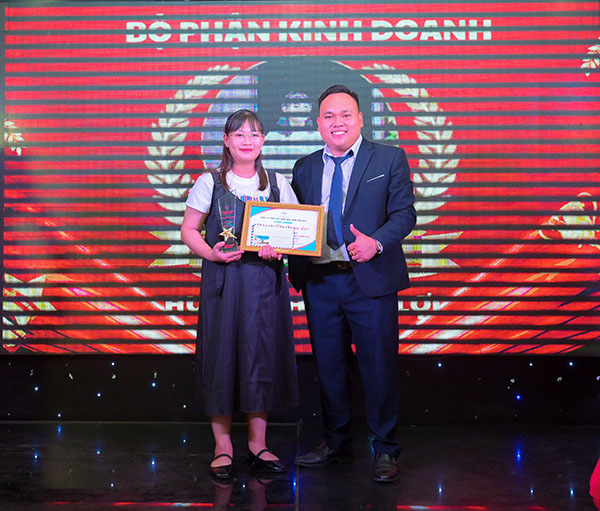 Top 2 nhân viên kinh doanh xuất sắc