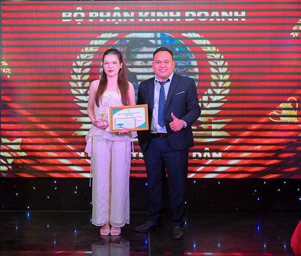 Top 3 nhân viên kinh doanh xuất sắc