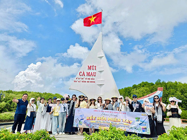 Quà Tặng Phú Quý tổ chức du lịch thường niên 4N3Đ khám phá miền Tây Quà Tặng Phú Quý tổ chức du lịch thường niên 4N3Đ khám phá miền Tây