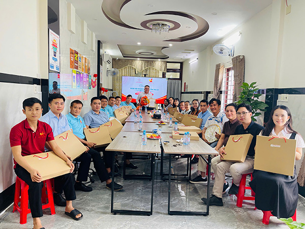 Quà Tặng Phú Quý cảm ơn đại biểu Hội Doanh nhân trẻ tỉnh Gia Lai