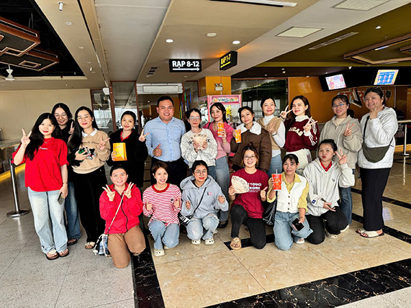 Công ty Phú Quý tổ chức đi xem phim cùng nhân viên
