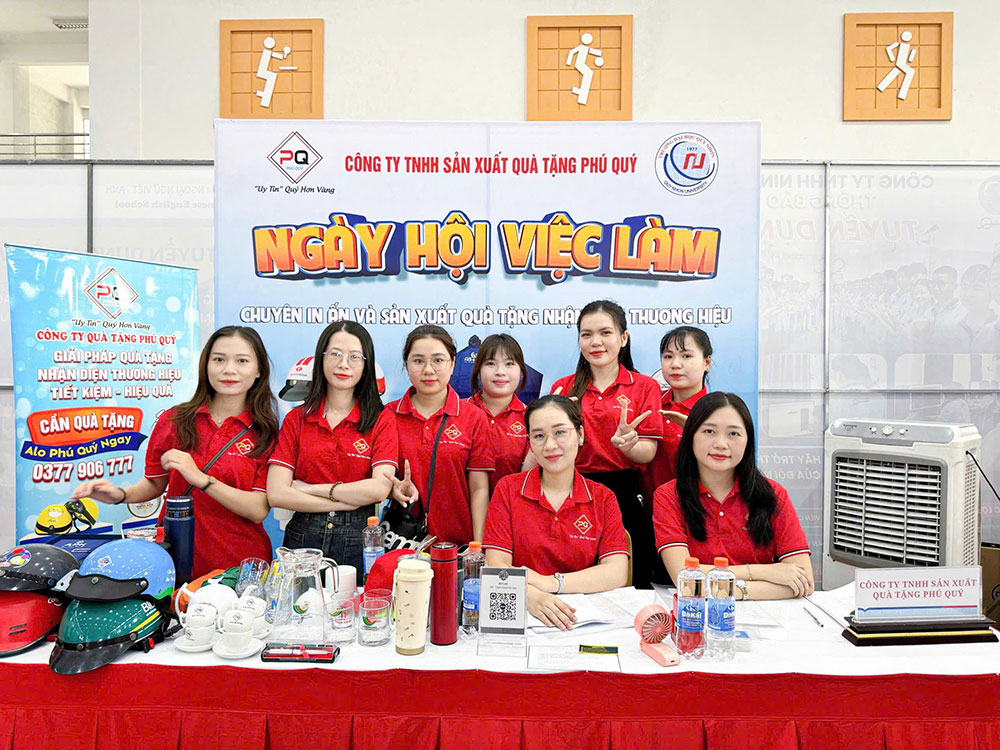 Đồng hành cùng sinh viên – Định hướng tương lai Đồng hành cùng sinh viên – Định hướng tương lai