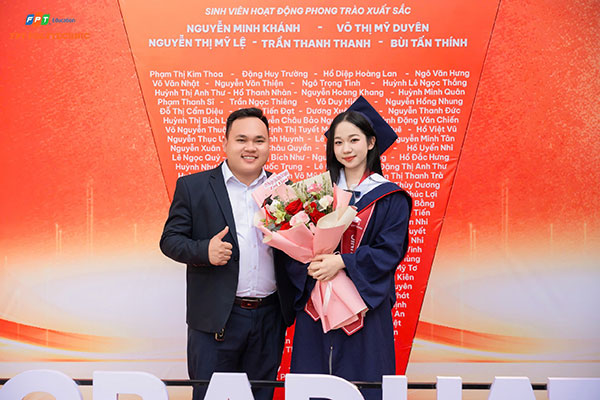 Lãnh đạo Quà Tặng Phú Quý chúc mừng bạn Vân - sinh viên thực tập được nhận vào làm chính thức tại công ty Lãnh đạo Quà Tặng Phú Quý chúc mừng bạn Vân - sinh viên thực tập được nhận vào làm chính thức tại công ty