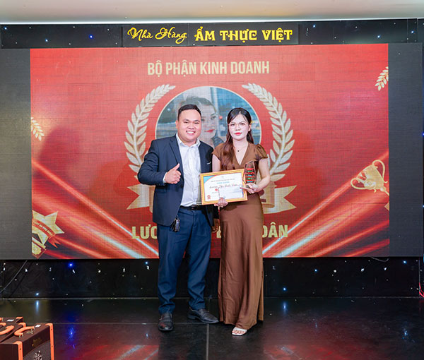 Top 2 nhân viên kinh doanh xuất sắc