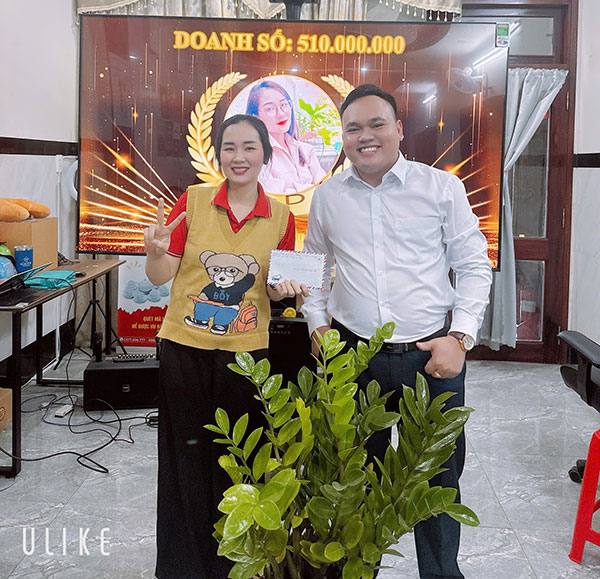 Top 1 doanh số: Lê Thị Kiều Yên Top 1 doanh số: Lê Thị Kiều Yên