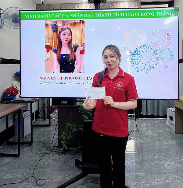 Phương Thảo – dẫn đầu về số lượng khách hàng mới kết bạn