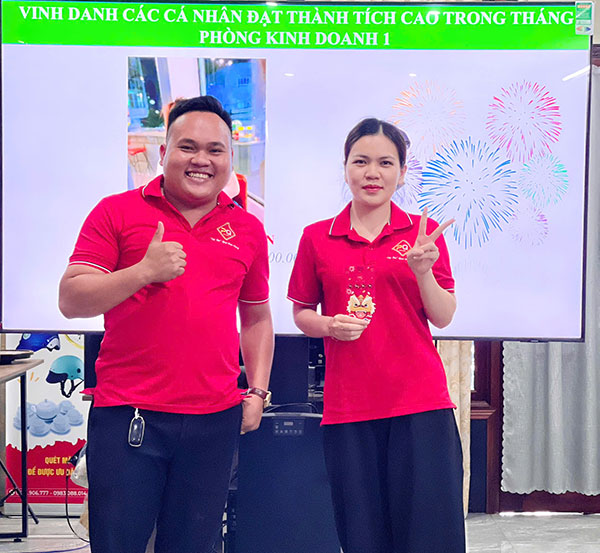 Top 2 nhân viên kinh doanh xuất sắc PKD2