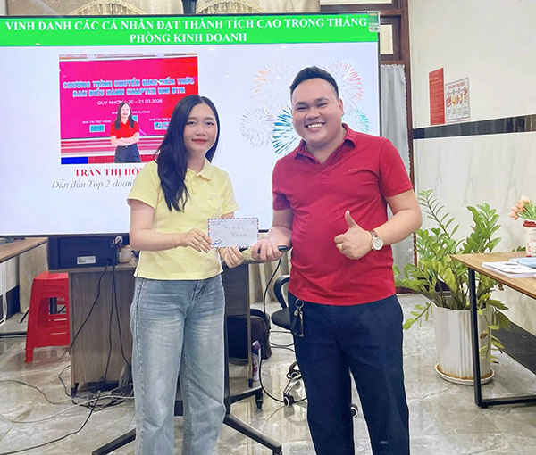 Vinh danh top 2 nhân viên kinh doanh xuất sắc tháng 7 Vinh danh top 2 nhân viên kinh doanh xuất sắc tháng 7
