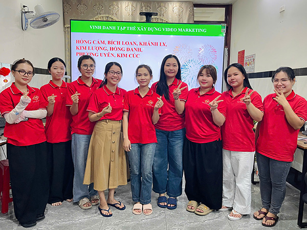 Khen thưởng nhóm hỗ trợ video marketing