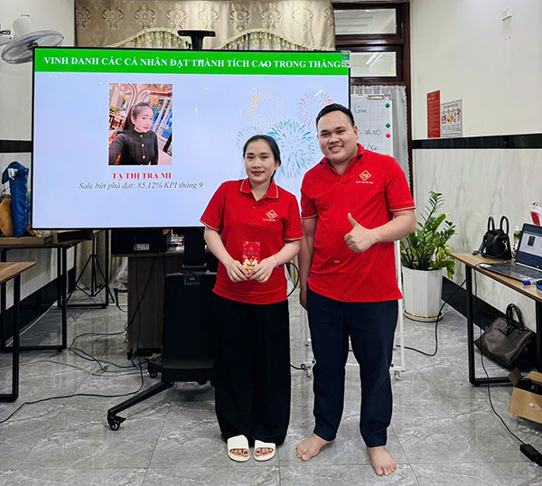 Nhân viên có thành tích bứt phá của tháng