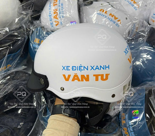 Vì sao nên chọn địa chỉ in mũ bảo hiểm xe điện uy tín?