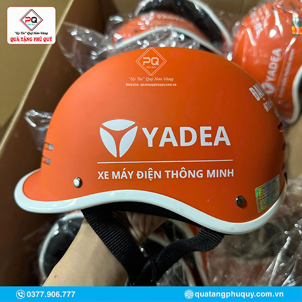 Quà tặng Phú Quý - Địa chỉ in mũ bảo hiểm xe điện giá rẻ, chất lượng