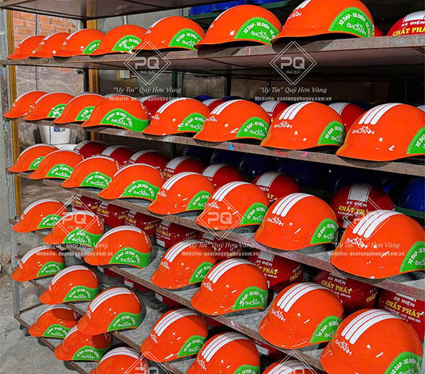 Giá nón bảo hiểm in logo càng rẻ khi khách đặt hàng càng nhiều