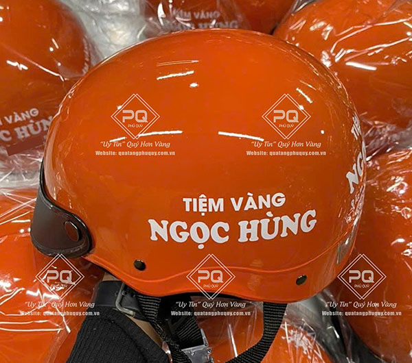 Công nghệ in hiện đại chi phí cao nhưng đổi lại được logo sắc nét, bền màu, không bong tróc