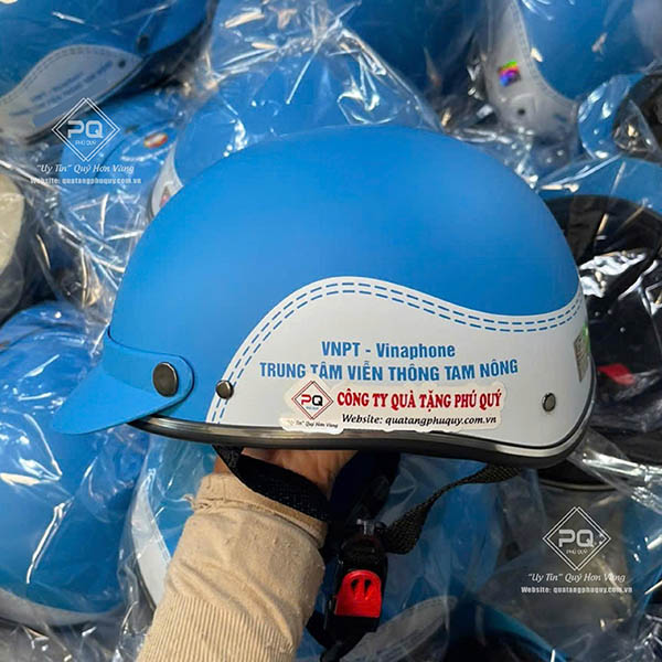 Loại phu kiện cũng ảnh hưởng trực tiếp đến giá nón bảo hiểm in logo