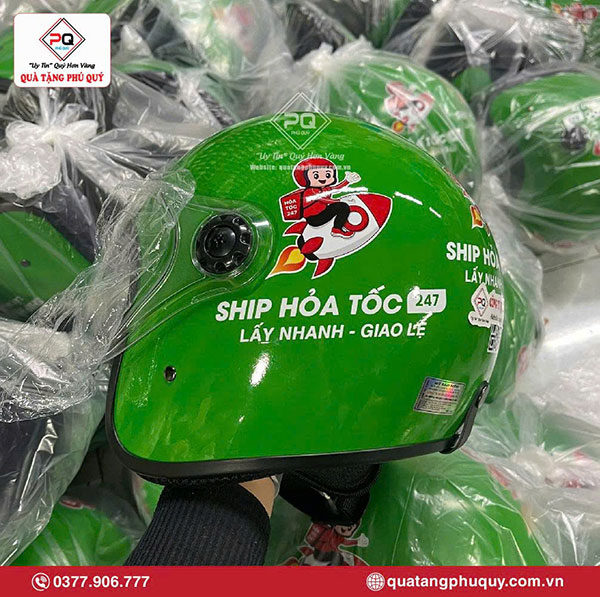 Mẫu nón bảo hiểm in logo cho doanh nghiệp giao hàng nhanh