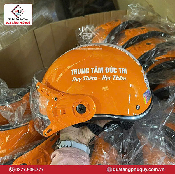 Mũ bảo hiểm có kính in logo Mũ bảo hiểm có kính in logo