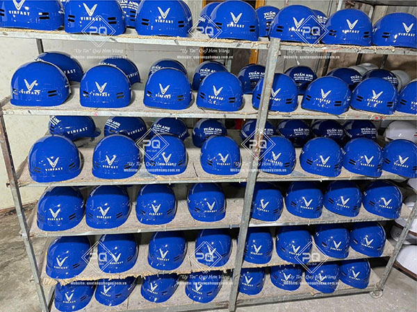 Quà Tặng Phú Quý chuyên sản xuất mũ bảo hiểm in logo làm quà tặng quảng bá thương hiệu